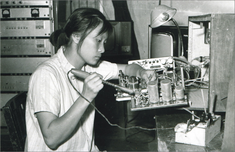 1970年，中国诞生第一台彩色电视机，数年之后，长虹才开始电视机的研制