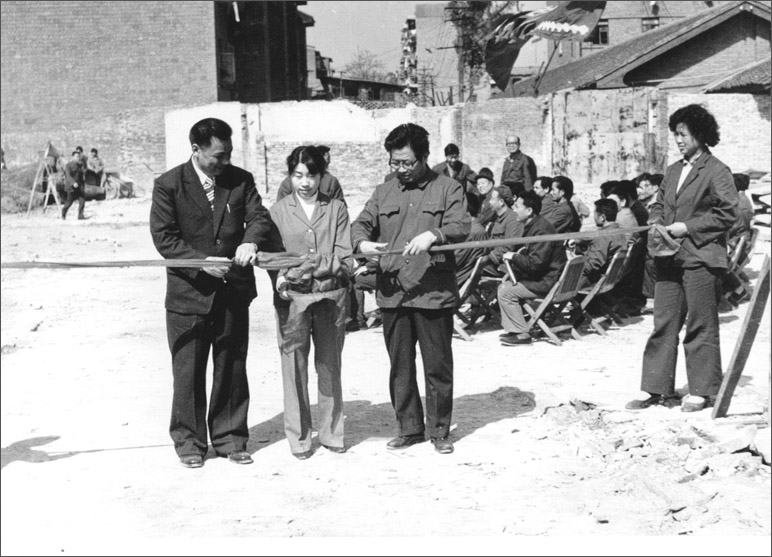 1986年，长虹彩电工程奠基，这样的剪彩仪式，剪出了中国最大的彩电生产基地之一