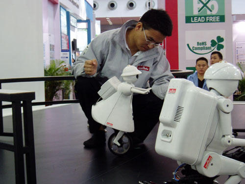 骑独轮车的村田婉童