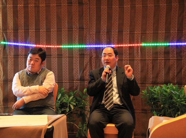 上海得倍电子专家和网友交流