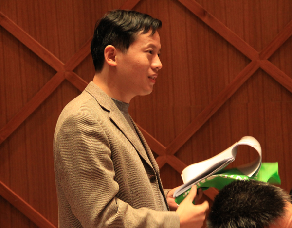 我先来请教一下