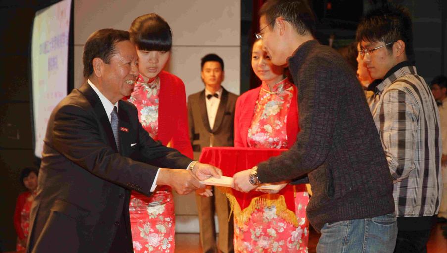 罗姆(ROHM)高须董事给浙江大学学子颁发奖学金