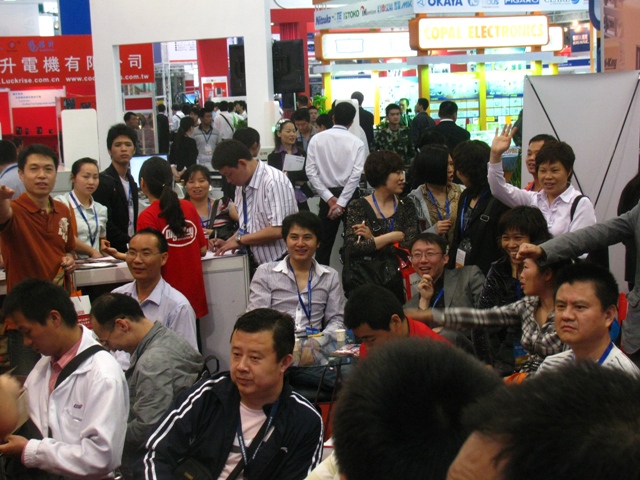 图8 Digi-Key场面火爆因素之——免费的礼品互动发放