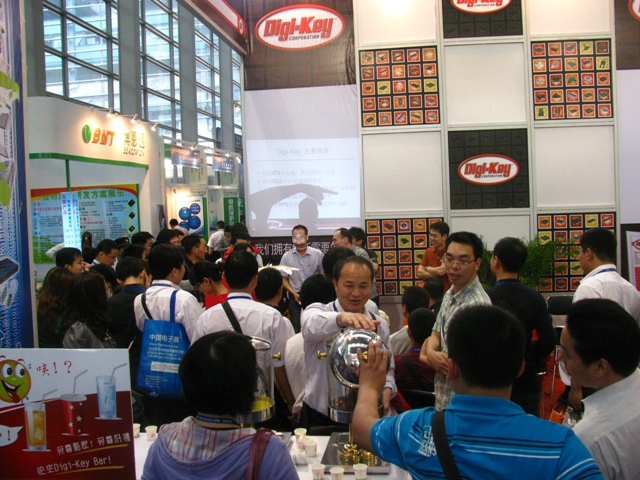 图10 Digi-Key场面火爆因素之——免费的饮料发放