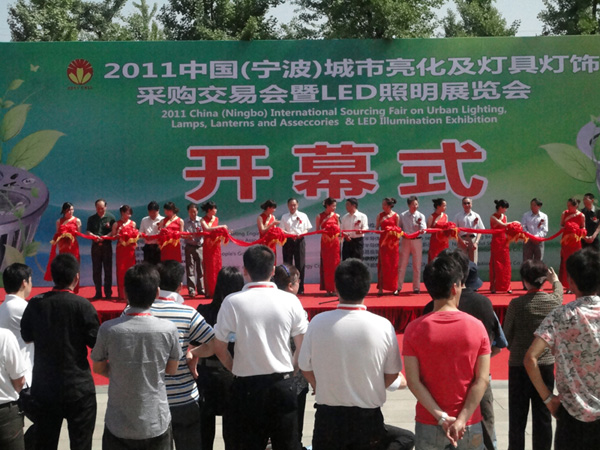 EP girl向观众派发Expo Pack