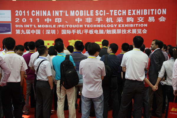 EP girl向观众派发Expo Pack