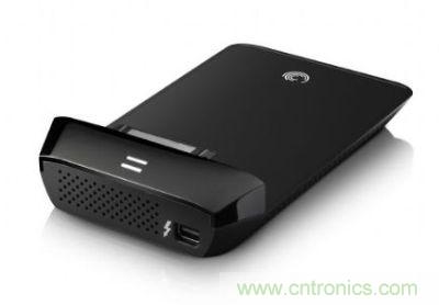 Thunderbolt高速传输接口可转换成SATA接口，连接2.5寸硬盘产品