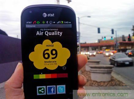 图题:CitiSense传感器将判定的空气质量数值发送到智能手机上