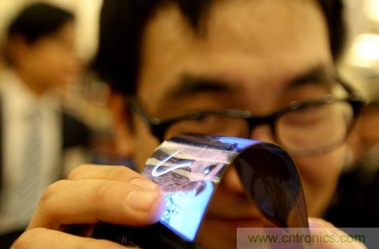 图题:柔性屏幕的720p智能手机