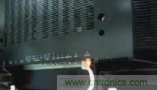 中线和地线互相接错，产生打火的情况