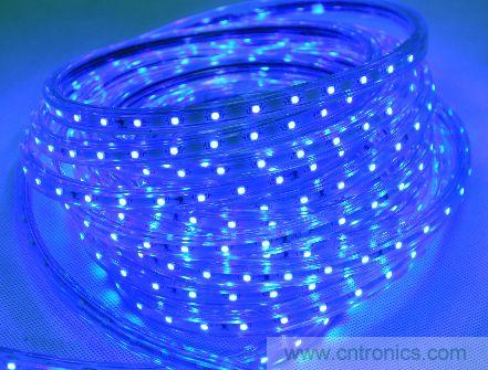 LED灯的?；? /><br />
LED灯的?；?/div>
<br />
<strong>LED灯?；じ醚≡衲闹直；て骷?/strong><br />
<br />
1、我们可以选择使用瞬态电压抑制二极管(简称TVS)。瞬态电压抑制二极管是一种二极管形式的高效能?；て骷５彼牧郊艿椒聪蛩蔡吣芰砍寤魇?能以10的负12次方秒极短时间的速度,使自己两极间的高阻立即降低为低阻,吸收高达数千瓦的浪涌功率,把两极间的电压箝位在一个预定的电压值,有效的?；ち说缱?线路中的精密元器件。瞬态电压抑制二极管具有响应时间快、瞬态功率大、漏电流低、击穿电压偏差一致性好、箝位电压较易控制、无损坏极限、体积小等优点。<br />
<br />
但是在实际使用中发现不是很理想。首先是要寻找满足要求电压值的TVS器件很不容易。TVS器件主要应用于防雷和避雷,以及220V以上的过电压吸收等,而LED灯的供电电压一般是24V或12V,这种电压值的TVS成品很少,试验不好进行。同时我们知道：LED光珠的损坏主要是因为电流过大使芯片内部过热造成的。TVS只能探测过电压不能探测过电流。过电压肯定是过电流的原因,但是要选择合适的电压?；さ愫苣颜莆?这种器件就无法生产也就很难在实际中使用。<br />
<br />
2、我们可以选择自恢复保险管。自恢复保险管又称为高分子聚合物正温度热敏电阻PTC,是由聚合物与导电粒子等构成。在经过特殊加工后,导电粒子在聚合物中构成链状导电通路。当正常工作电流通过(或元件处于正?；肪澄露?时,PTC自恢复<a  target=