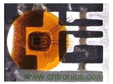 图2：对于车用级R2Coupler产品如ACPL-M43T光电耦合器，Avago使用双线强化关键功能连接