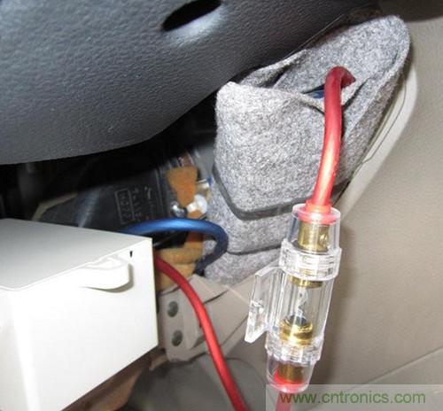 开始在车上安装