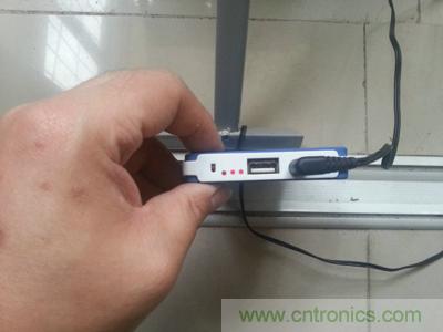 手工打造太阳能充电照明系统：点亮LED给手机充电