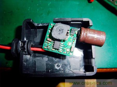 DIY：自制安全高效车用手机充电器