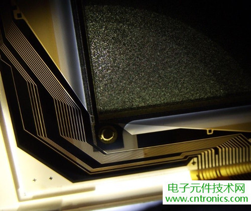 探秘电子纸！一款电纸书的电子墨水屏拆解