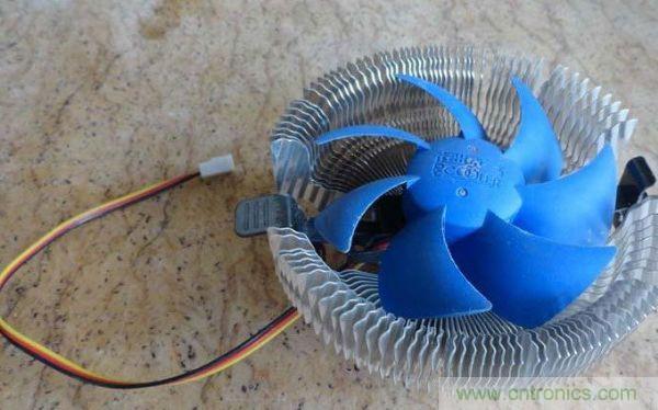 变废为宝！风扇散热器变身山寨LED灯