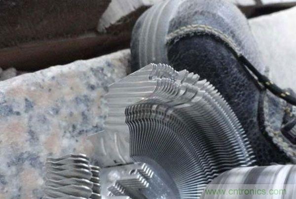 变废为宝！风扇散热器变身山寨LED灯