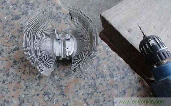 变废为宝！风扇散热器变身山寨LED灯