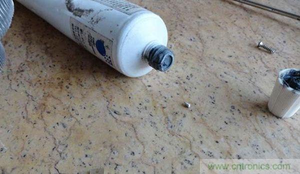 变废为宝！风扇散热器变身山寨LED灯