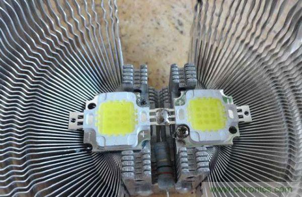 变废为宝！风扇散热器变身山寨LED灯