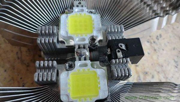 变废为宝！风扇散热器变身山寨LED灯