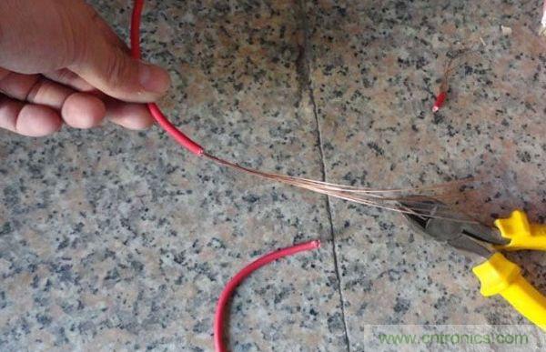 变废为宝！风扇散热器变身山寨LED灯