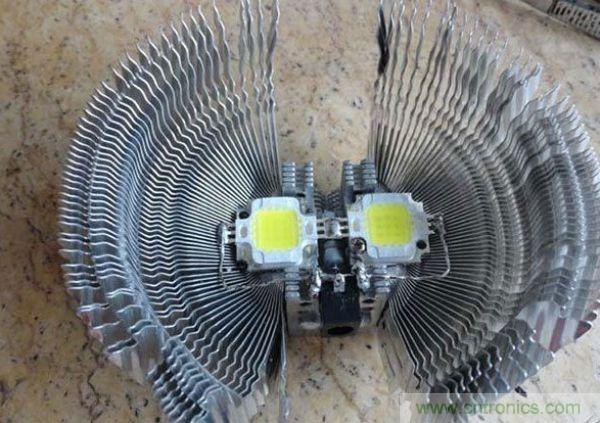 变废为宝！风扇散热器变身山寨LED灯