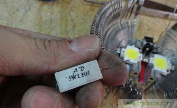 变废为宝！风扇散热器变身山寨LED灯