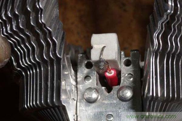 变废为宝！风扇散热器变身山寨LED灯