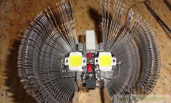变废为宝！风扇散热器变身山寨LED灯
