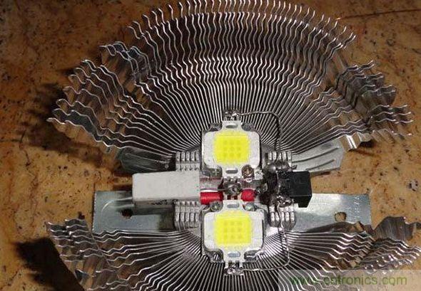 变废为宝！风扇散热器变身山寨LED灯