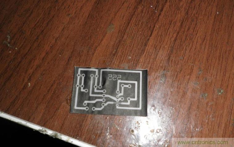 DIY菜鸟福音！感光干膜PCB负片输出的一种方法！