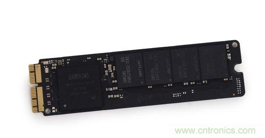 Mac Pro的底部的一些审核机构