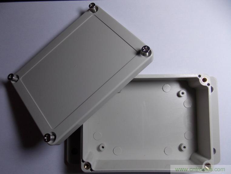 牛人全手工DIY：微电脑智能温控市电开关