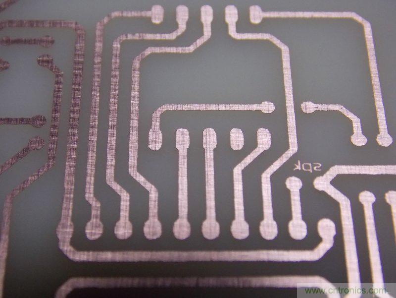 牛人全手工DIY：微电脑智能温控市电开关