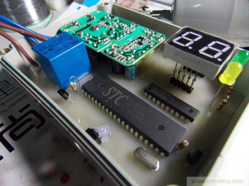 牛人全手工DIY：微电脑智能温控市电开关