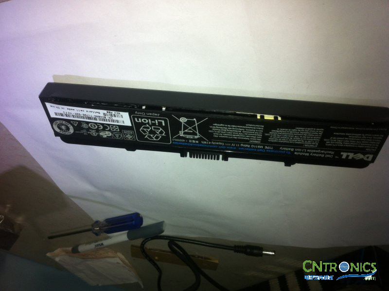 不一样的DELL笔记本电池拆解小窍门！