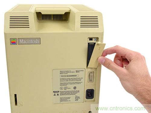 拆古董级Macintosh 128K电脑