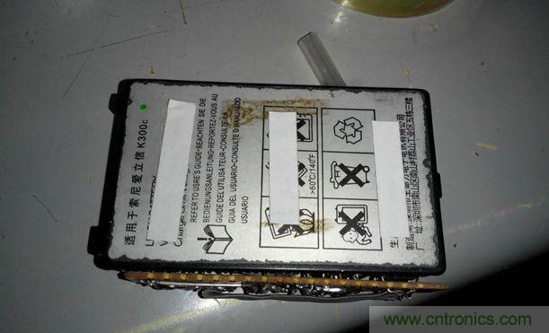 把电池和外壳粘起来