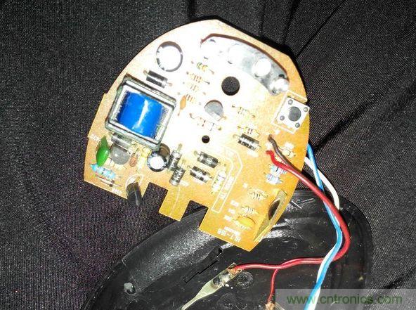 用一个万能充改成充电器