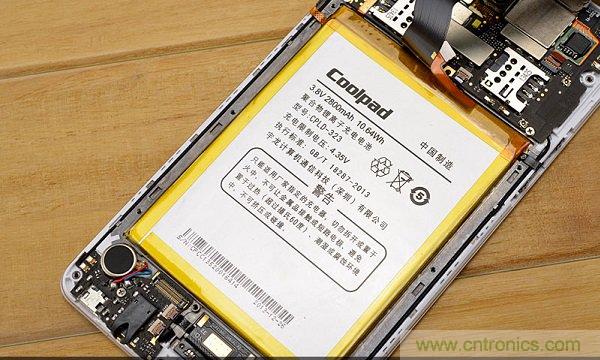 酷派S6内置2800mAh电池