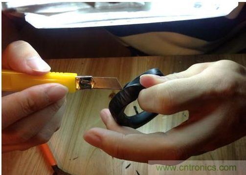 Jawbone 智能手环拆解