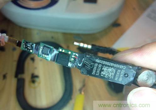 Jawbone 智能手环拆解