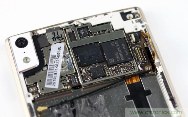 拆除处理器上覆盖的屏蔽罩