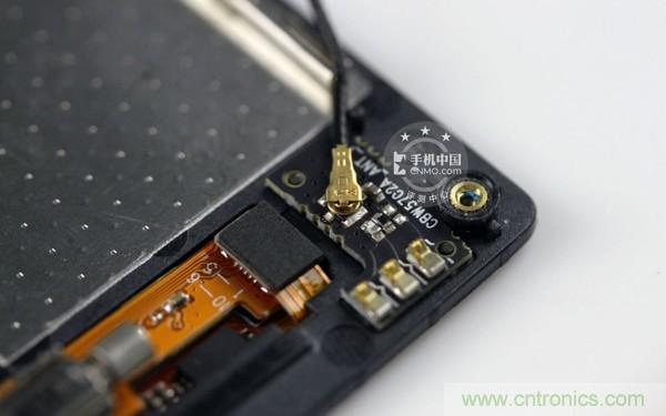 射频线另一端与小主板相连