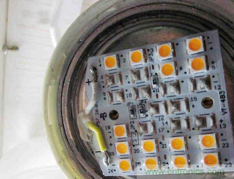 暴拆飞利浦8瓦LED球泡灯