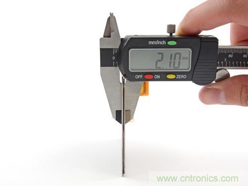 牛人强拆！新HTC One(M8)真机精密做工难修理