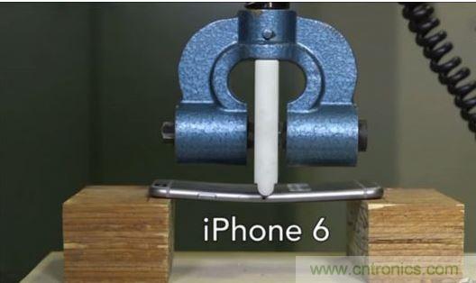 变弯的iPhone 6吓坏了不少小朋友