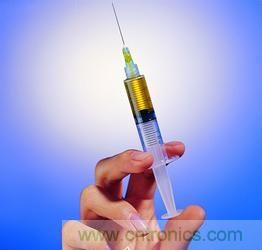 【导读】不用针头也能注射，孩子再也不用害怕打针了。日本开发的一种新型注射器不用针头而靠气泡压力注射，只需将注射器紧贴皮肤，没有疼痛感就可以将药物高精度地输送到目标位置。 　　 目前市场上也存在无针注射器，它们通常是依靠弹簧的力量产生高压来发射液体，穿透皮肤后将药物送到肌肉，但却有可能损害神经，而且多少还是有一些疼痛感。 　　 芝浦工业大学副教授山西阳子率领的研究小组新开发的这种无针注射器全长约10厘米，它利用在液体中施加电压来高速发射气泡，利用气泡破裂的力量在细胞上开出微细的孔，然后通过这个孔将含有药物的微小气泡注入细胞内部。气泡的气体收缩后，只有药物到达患部。 1 由于方向性很明确，所以新型注射器能针对局部进行高精度治疗，而且由于开出的孔只有4微米左右，所以对细胞的损害很小。 　　 这种无针注射器除能注射药物外，还可以向包括植物细胞在内的细胞内植入基因和开展治疗，有着广泛用途。研究小组准备进一步改良注射器结构，对能够注射的药量、穿孔深度等进行更详细的评估，并与企业合作，争取早日使新型注射器达到实用化程度。